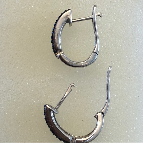 NWOT Rare Blue Diamond hugger pierced earrings. - Picture 4 of 5